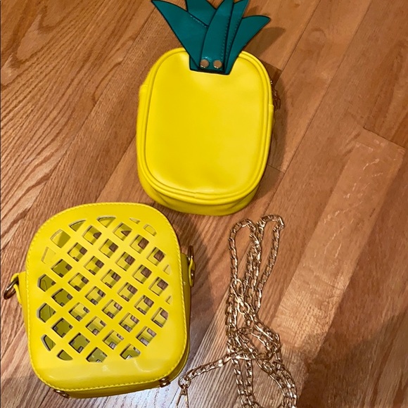 Never worn pineapple purse - Picture 3 of 3